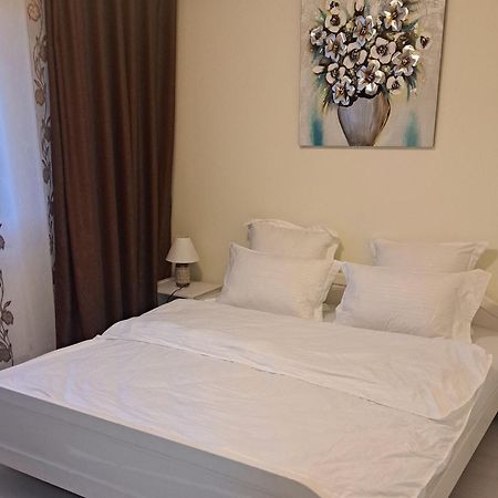 Apartament Teo Jászvásár Szoba fotó